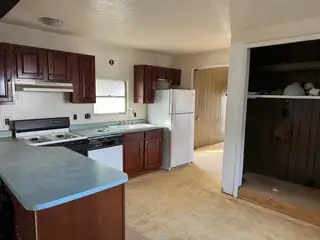 7112 Pan American NE 20 Kitchen