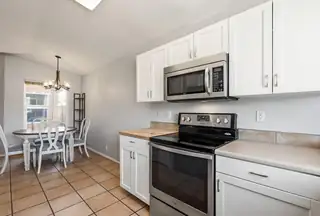 8311 Calle Avion NE Kitchen