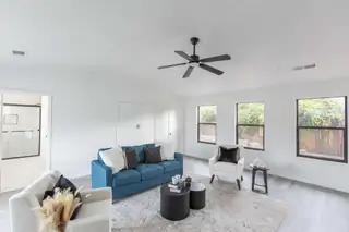 3213 Sue Circle SE Living Room