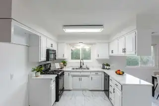 3213 Sue Circle SE Kitchen