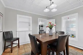 321 Mount Carmel Avenue Living Room