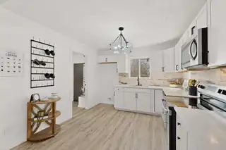 3209 Palomas Drive NE Kitchen