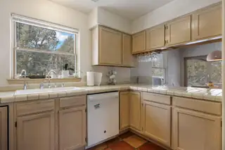 27 Sycamore Drive Kitchen