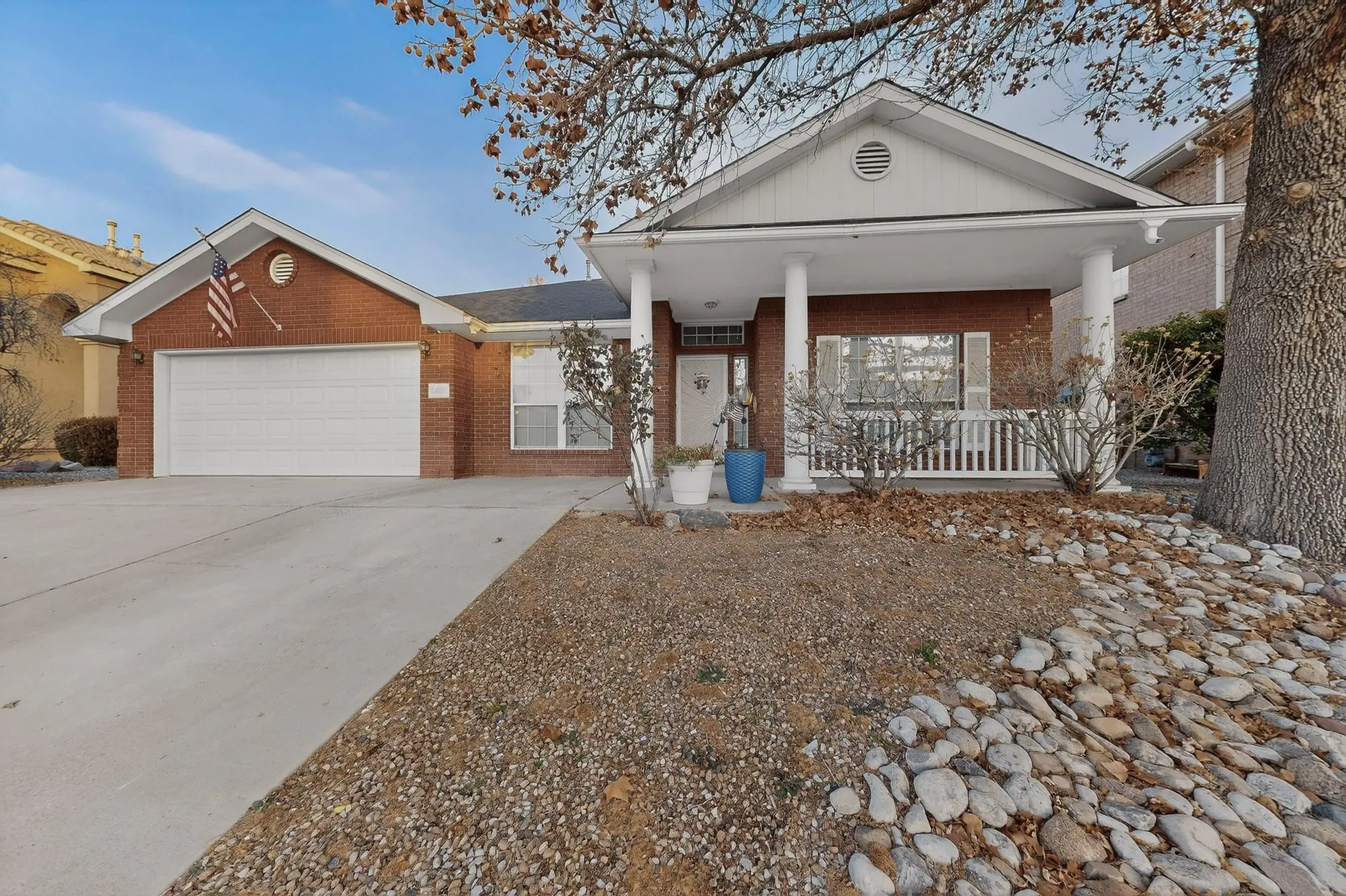 8404 Calle Adolanto NE