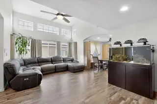 1027 Parkland View Drive NW Living Room