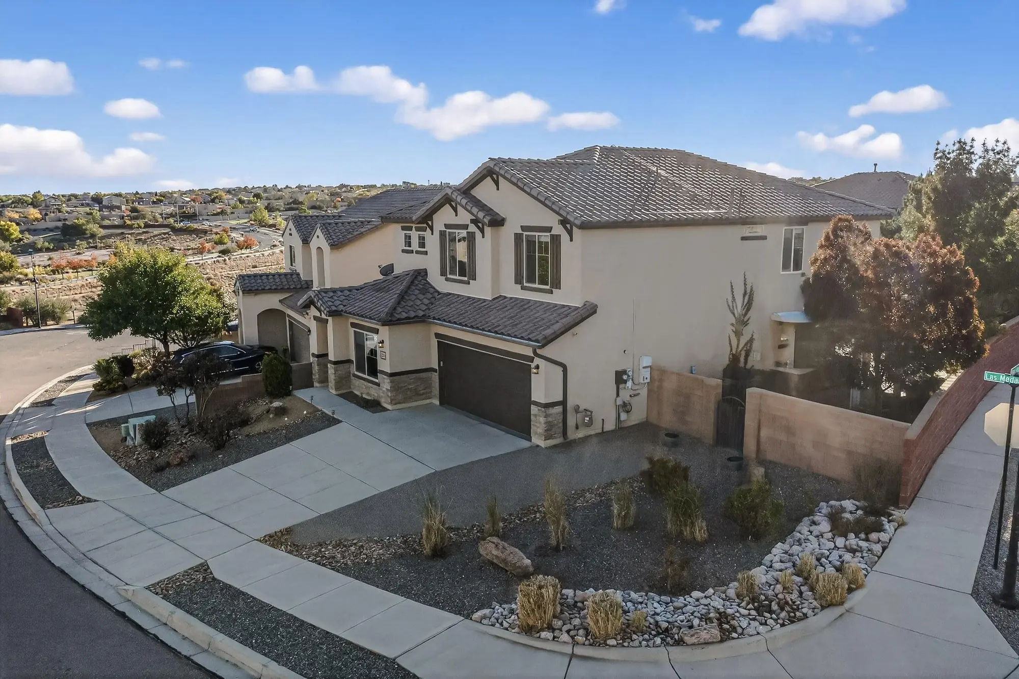 123 Las Medanales Court NE