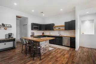 7 Charles Way Kitchen