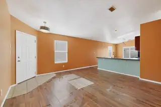 715 Redwood Street SW Living Room