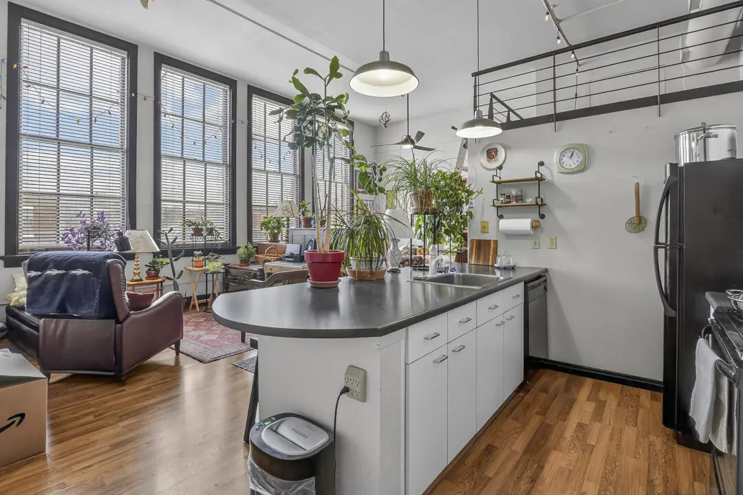 301 Central Avenue NE 300