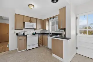 4217 Mackland Avenue NE Kitchen