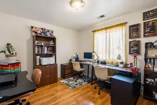 42 Milton Loop Home Office
