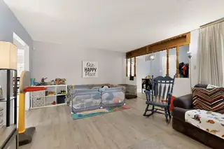 6912 Shoshone Road NE Living Room