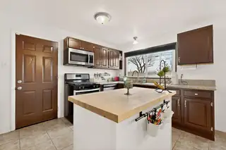 10516 Love Avenue NE Kitchen