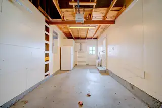 1027 Wade Street NE Garage