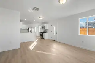 110 Sycamore Street NE Living Room