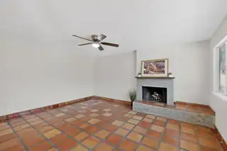 4508 Shiloh Place NE Living Room