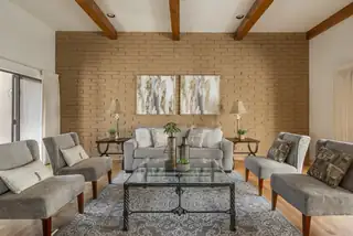 13005 Cambridge Place NE Living Room