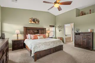 75 Evening Star Loop Bedroom