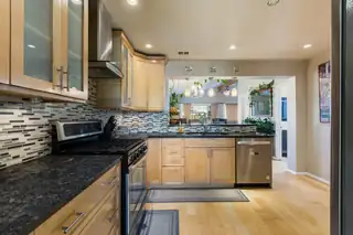 9013 Menaul Boulevard NE Kitchen