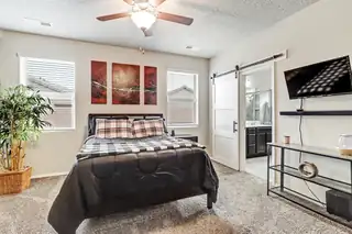 4244 Skyline Loop NE Bedroom