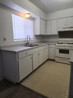 1212 Chelwood Park Boulevard NE 4 