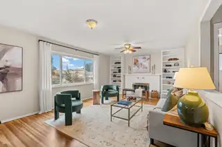 9527 Shoshone Road NE Living Room