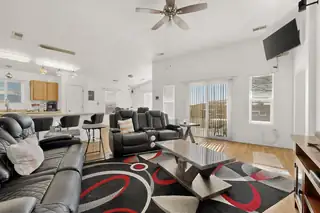 103 Oakwood Court SW Living Room