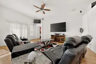 103 Oakwood Court SW Living Room