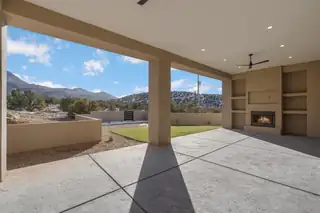 10 Rainbow Valley Road Patio