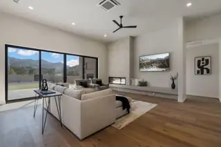 10 Rainbow Valley Road Living Room