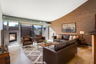 4103 Bay Court NE Living Room