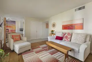 1601 Pennsylvania Street NE Z29 Living Room