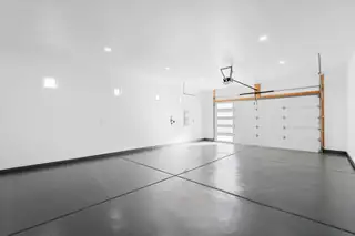 1521 MONTERREY Road NE Garage