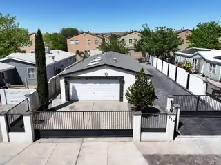 719 Vista Del Pueblo Street SW, Albuquerque