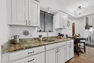 3309 Vista De Vegas Kitchen