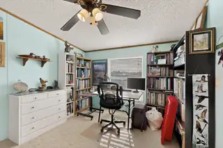 804 Calle De Los Tulipanes Home Office