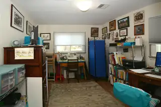 913 Cagua Drive NE Home Office