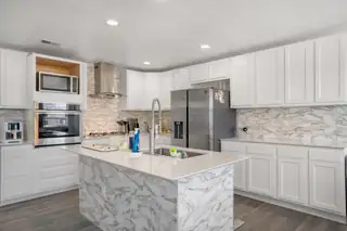 200 Trimble Boulevard NE Kitchen