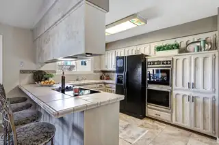 9909 Lorelei Lane NE Kitchen