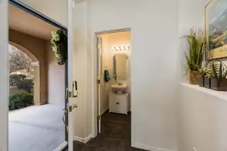 601 Menaul Boulevard NE UNIT 3603 Bathroom