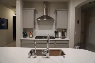 4412 Skyline Loop NE Kitchen