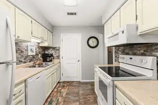 7544 Prairie Road NE Kitchen