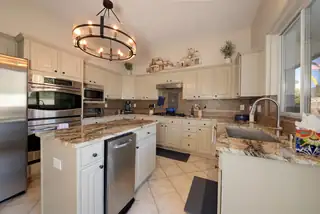 11901 Eagle Rock Avenue NE Kitchen