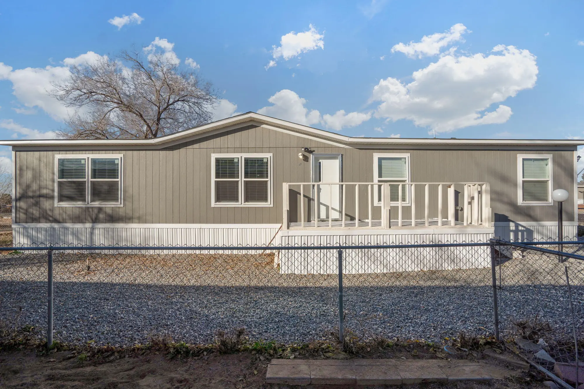 8401 Pan American NE 320