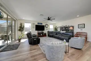 2768 Kings Canyon Loop NE Living Room