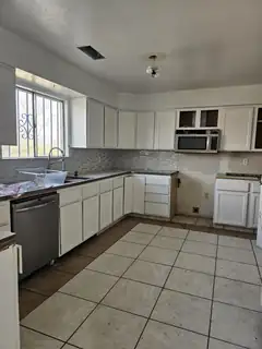 10613 Benavides Road SW Kitchen