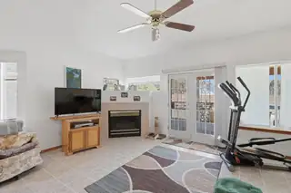 1616 Cerro Crestado Drive NW Living Room