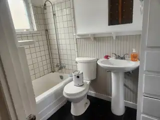 1217 Girard Boulevard NE 