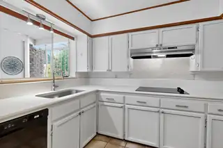 700 Manzano Street NE Kitchen