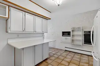 700 Manzano Street NE Kitchen